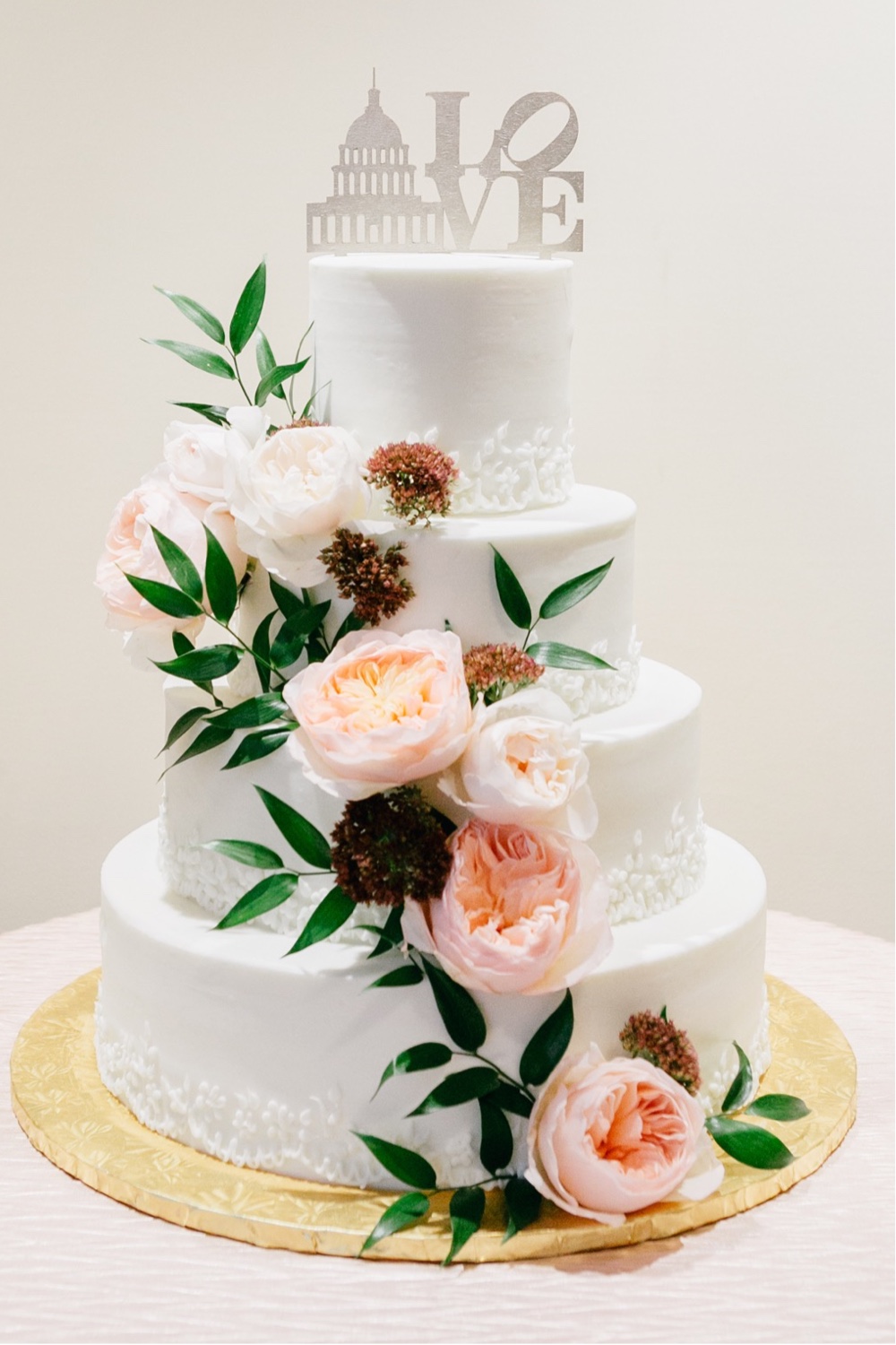 222 Wedding Cake White Wedding Cake And Flowers