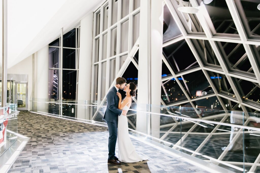 Newlyweds kissing at the end of their modern wedding reception at Cira Centre