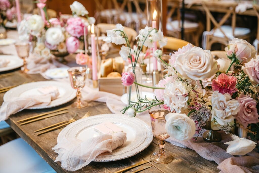 close up of the nature themed wedding reception table details by Emily Wren Photography