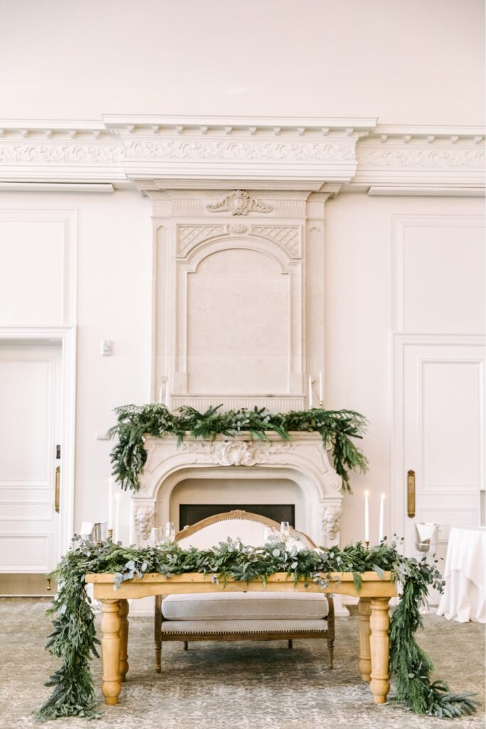 white gold black and green sweetheart table at Park Chateau