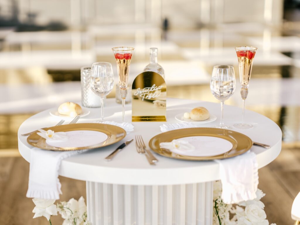 white & gold sweetheart table at Philadelphia wedding reception by Emily Wren Photography