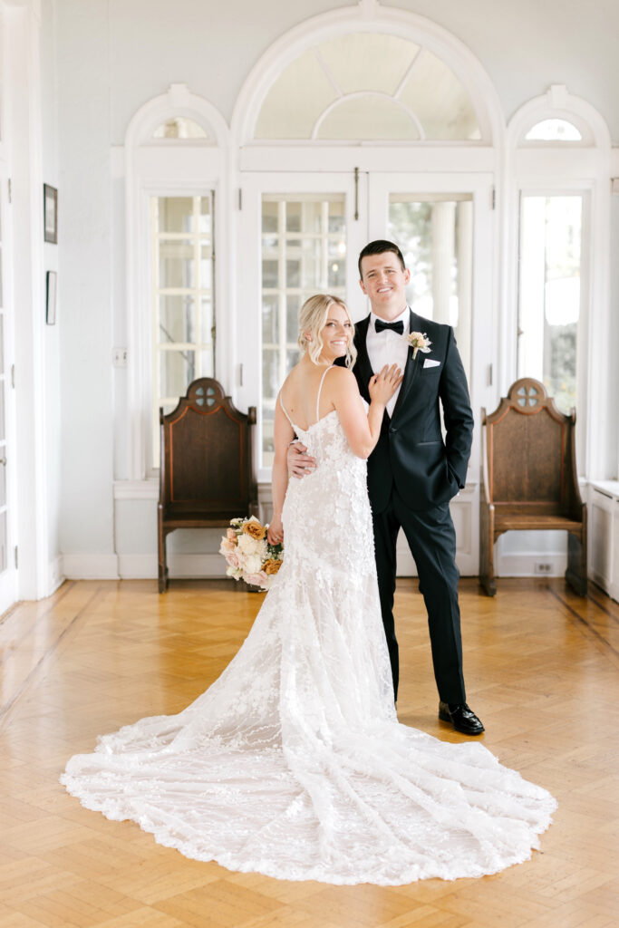 portrait of bride & groom at Glen Foerd mansion