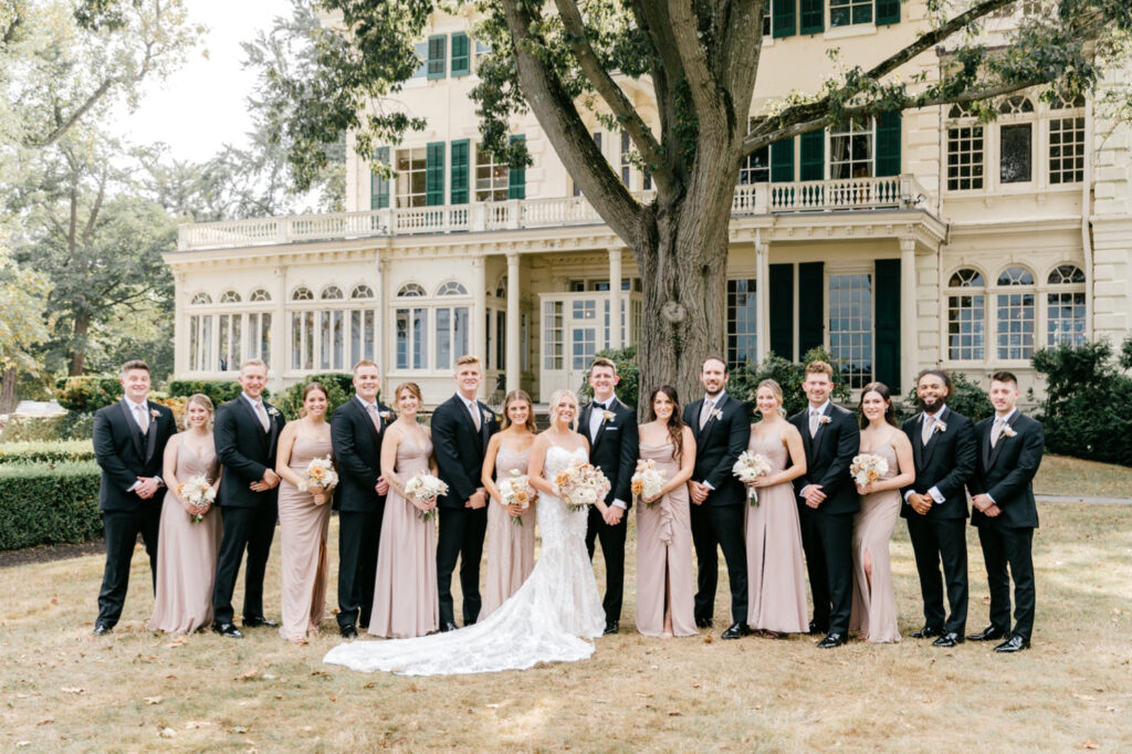 summer bridal party at Glen Foerd Mansion by Pennsylvania wedding photographer Emily Wren Photography