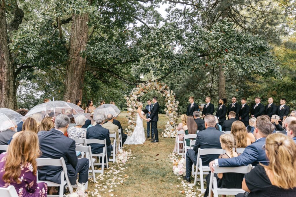 outdoor Glen Foerd summer wedding ceremony