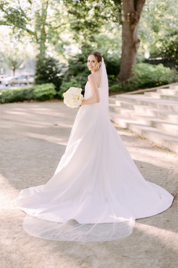 bridal portrait at the Rodin Museum by Philadelphia photographer Emily Wren Photography