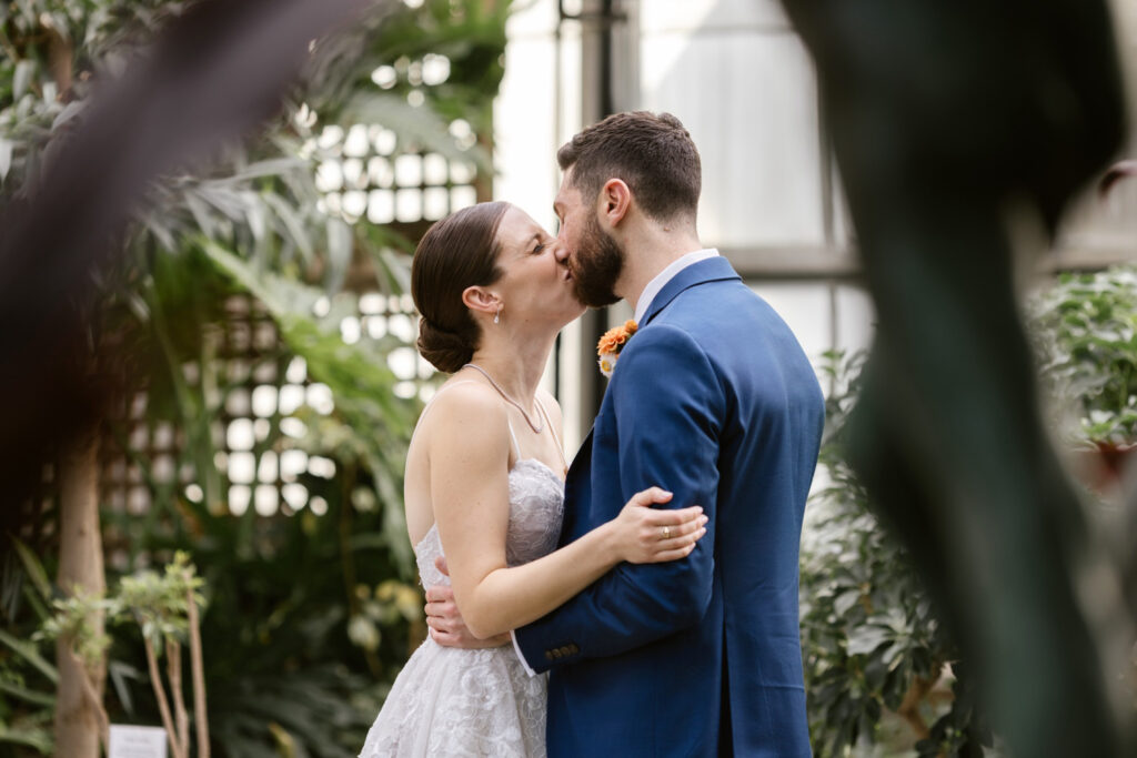 bride & groom at Philadelphia Horticultural Center