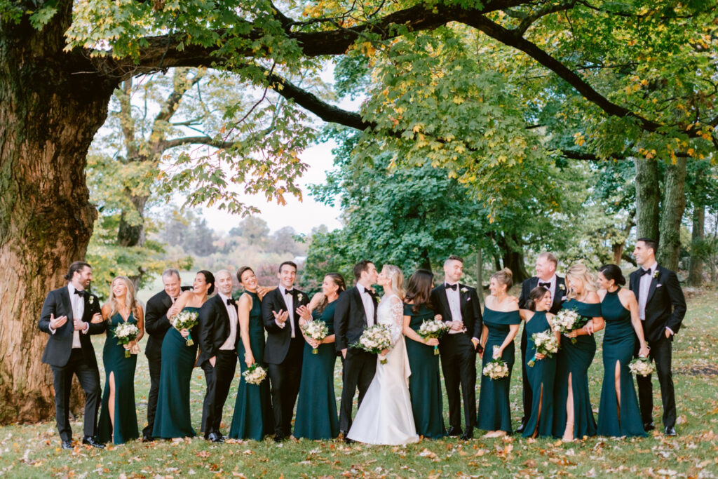 full bridal party at Radnor Hunt Country Club