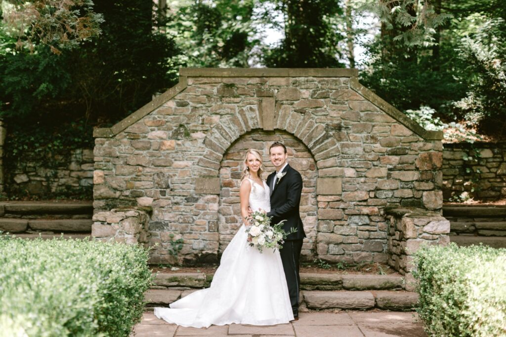 bride & groom at Parque Ridley Creek in Pennsylvania