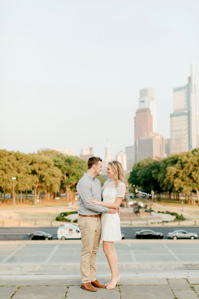 Philadelphia engagement session at the Philadelphia Art Museum with city skyline by Emily Wren Photography