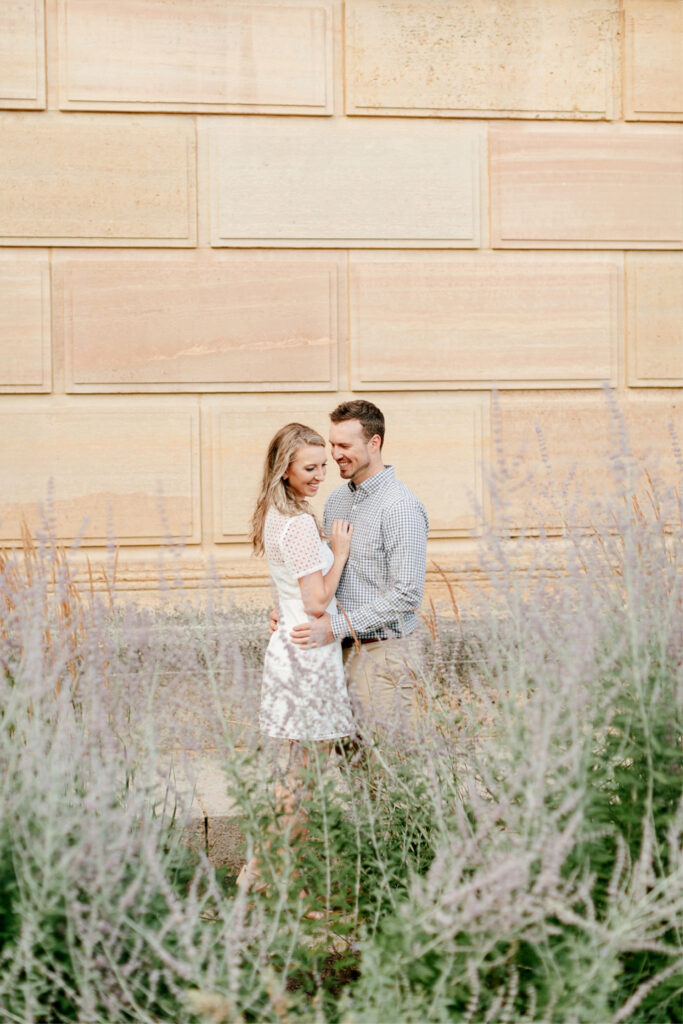 engagement photos at the Philadelphia Art Museum