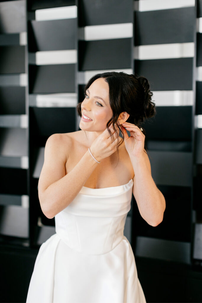 Philadelphia bride getting ready at the Loews Hotel