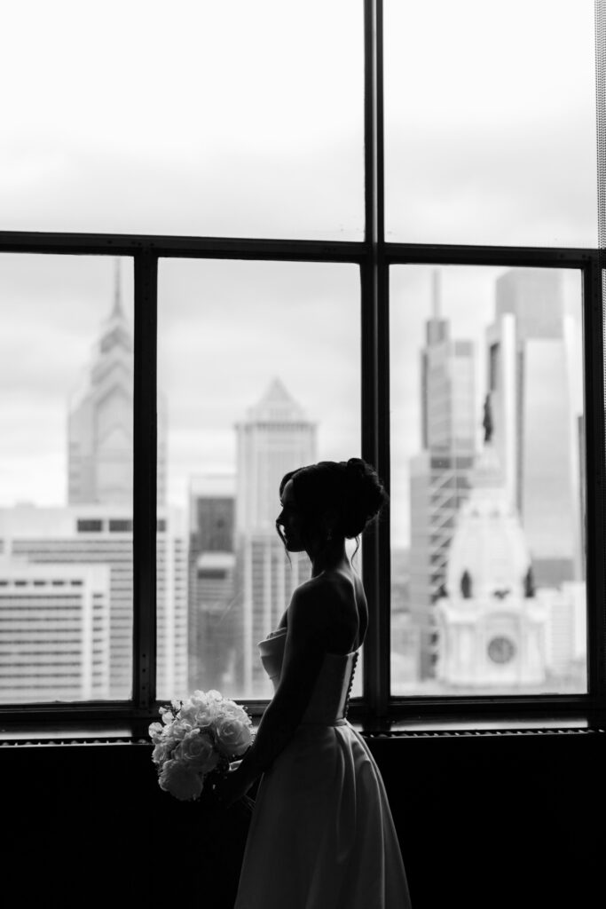 silhouette of a Philadelphia bride in front of the city skyline by Emily Wren Photography