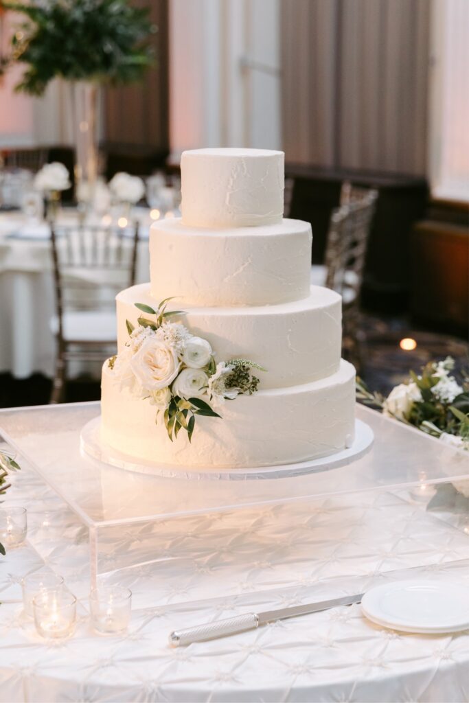 4 tier minimalist wedding cak at Cescaphe wedding reception