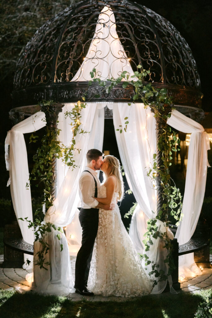 bride & groom kissing under a gazebo at the Inn at Barley Sheaf by Philadelphia wedding photographer Emily Wren Photography