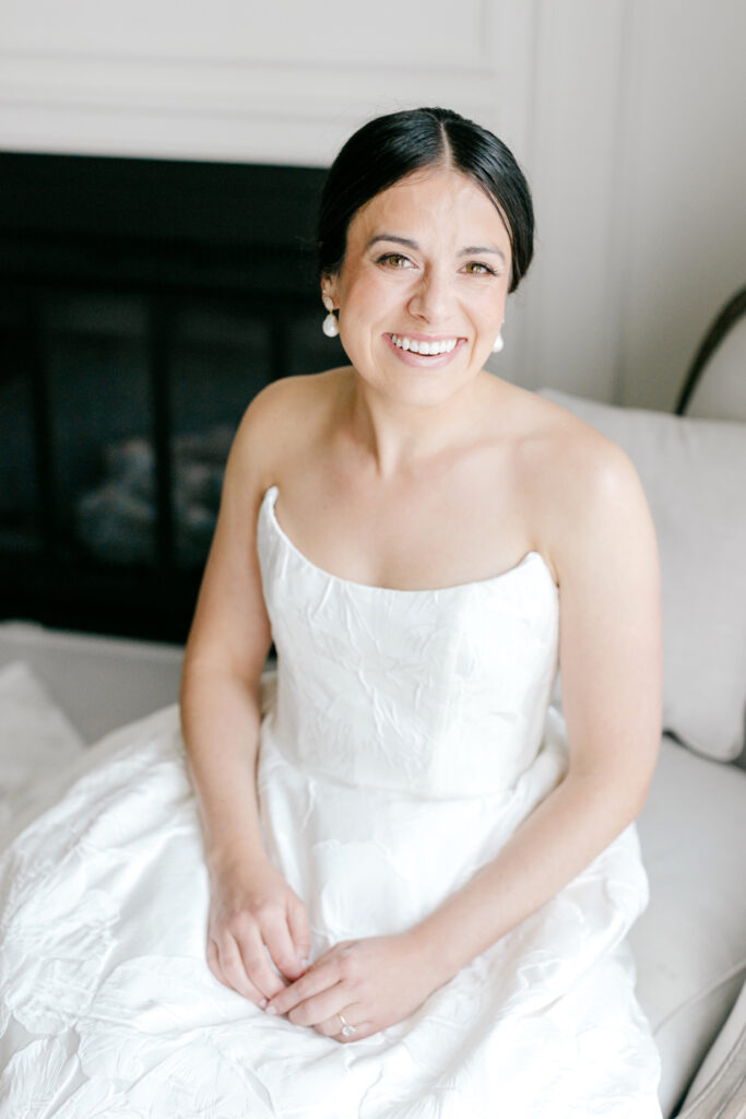 Delaware bride before her outdoor summer wedding day by Emily Wren Photography