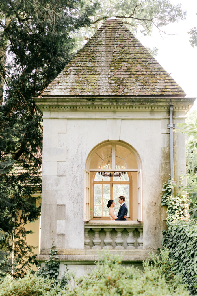 bride and groom at Winterthur Musuem in Delaware by Emily Wren Photography