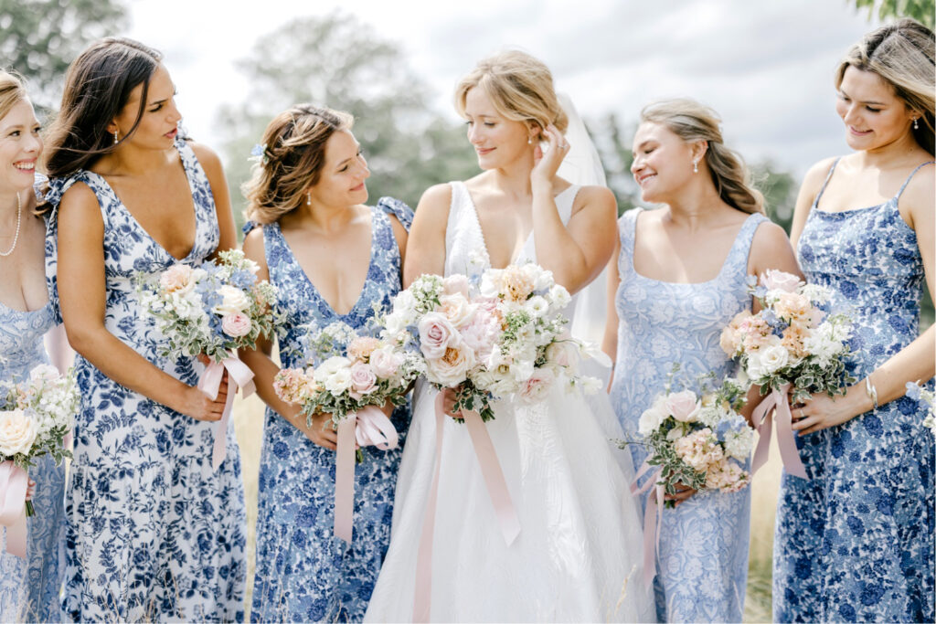 bride with bridesmaids in bleu & white chinoiserie inspired bridesmaid dresses