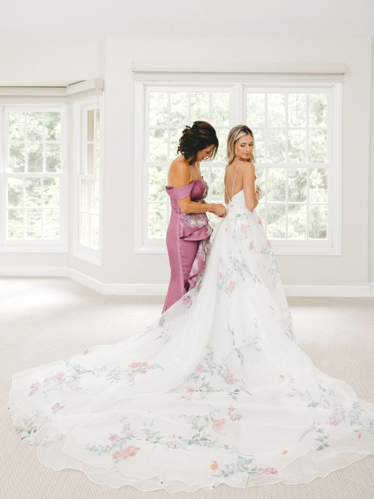 bride getting ready for her late summer wedding day in Pennsylvania