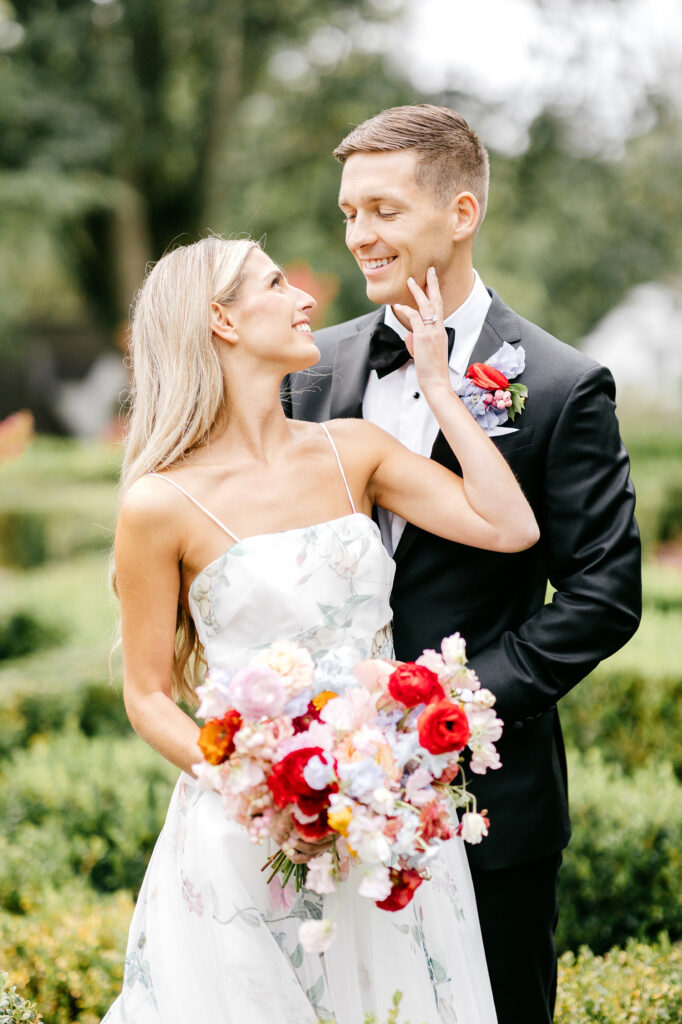 bride & groom at Appleford Estate by Emily Wren Photography