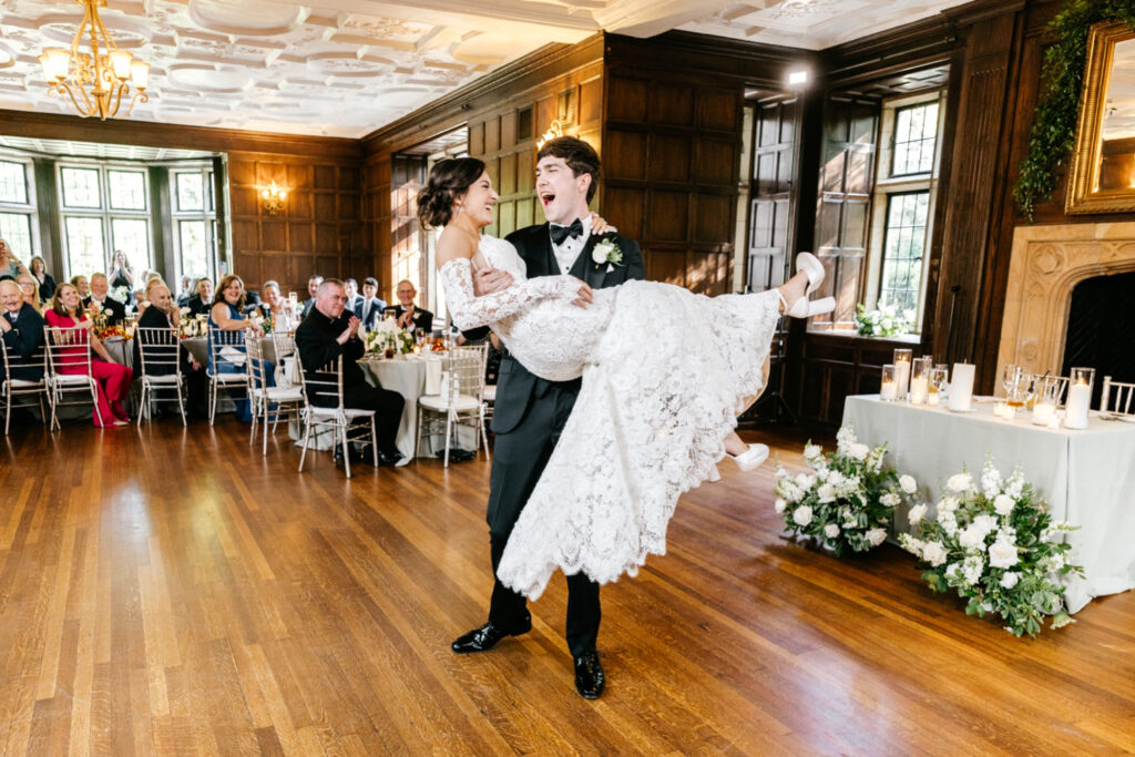 bride and grooms first dance at Parque Ridley Creek wedding reception by Pennsylvania wedding photographer Emily Wren Photography