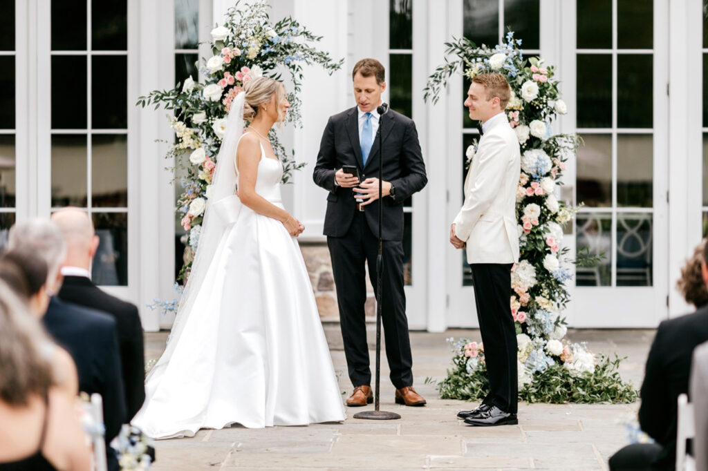 outdoor summer wedding ceremony at the Ryland Inn by New Jersey wedding photographer Emily Wren Photography