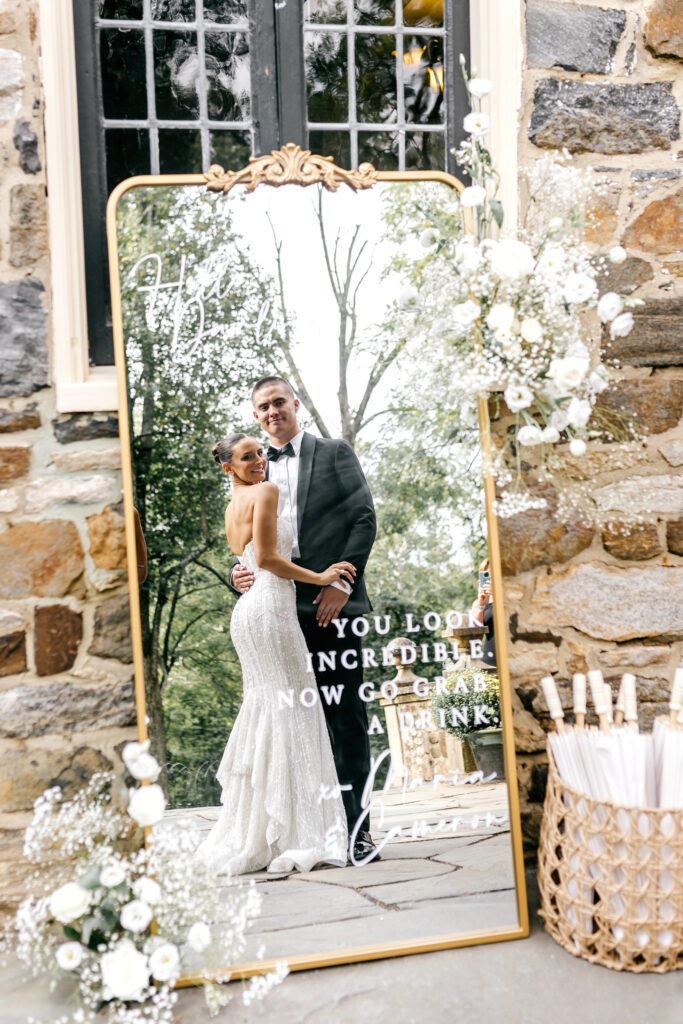 bride & groom looking in the welcome sign mirror at Parque Ridley Creek