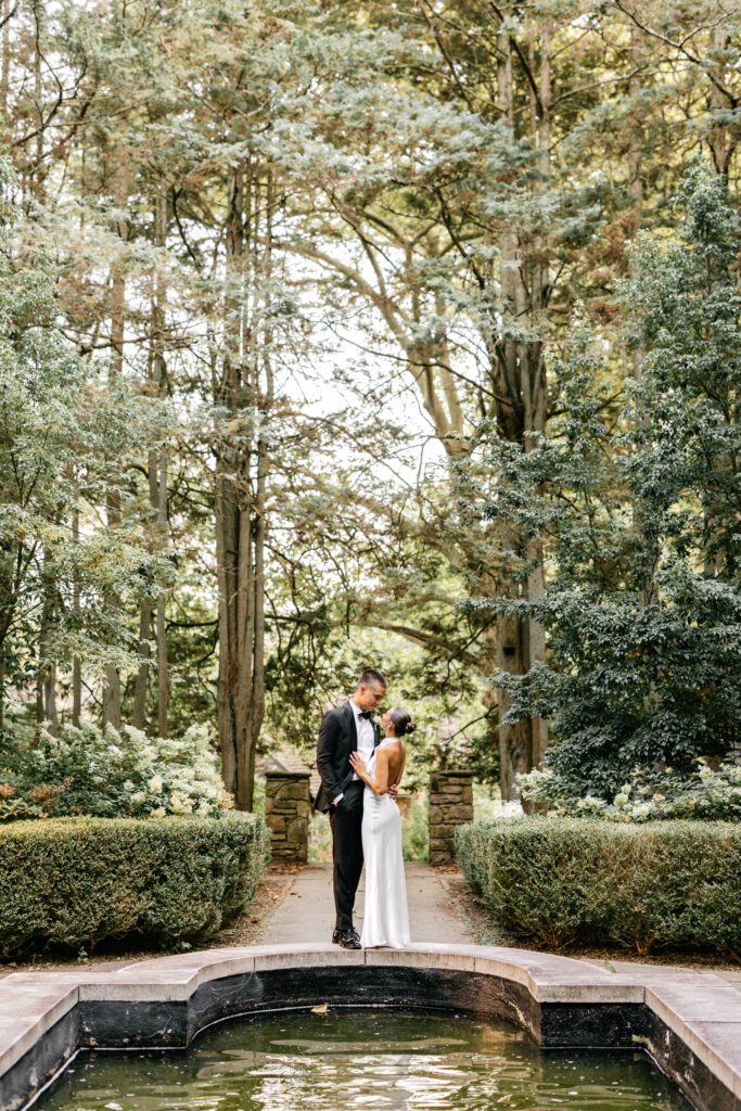 beautiful sunset portrait of a bride & groom at Parque Ridley Creek by Emily Wren Photography