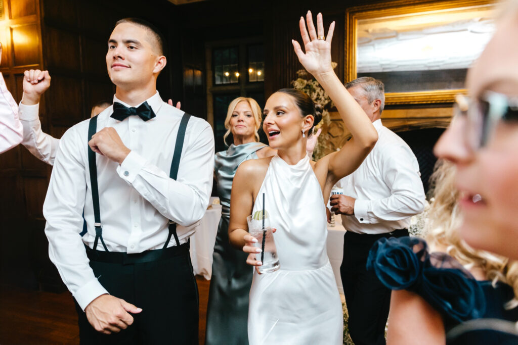 bride & groom dancing at their Parque Ridley Creek wedding recepetion