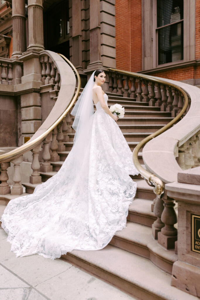 timeless and stunning portrait of a Philadelphia bride on her summer wedding day