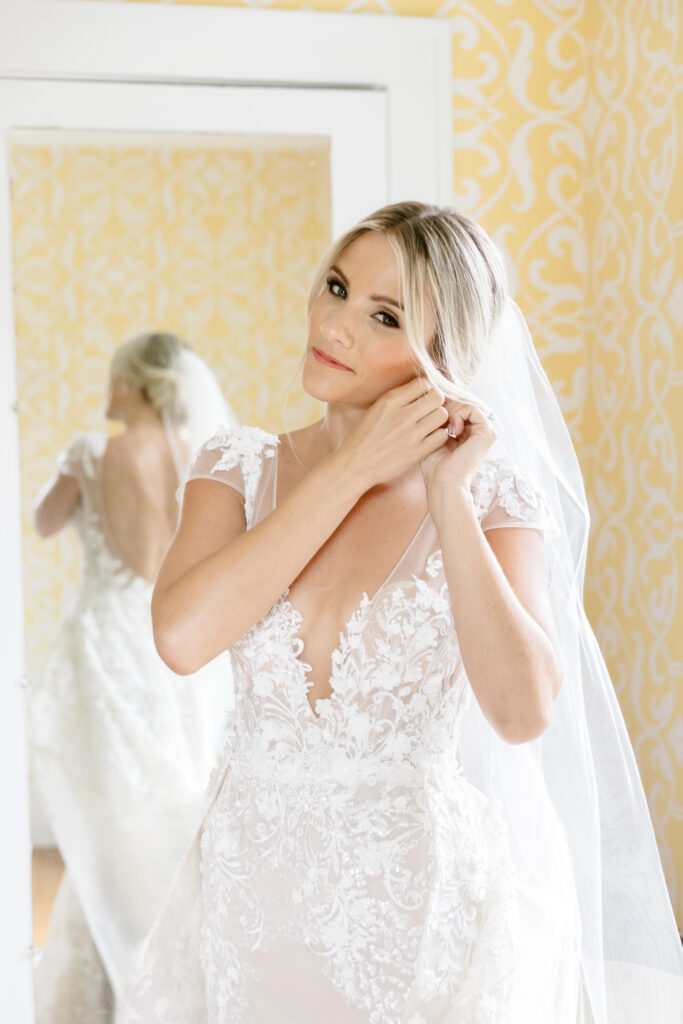 New Jersey bride getting ready for her early summer wedding day by Emily Wren Photography