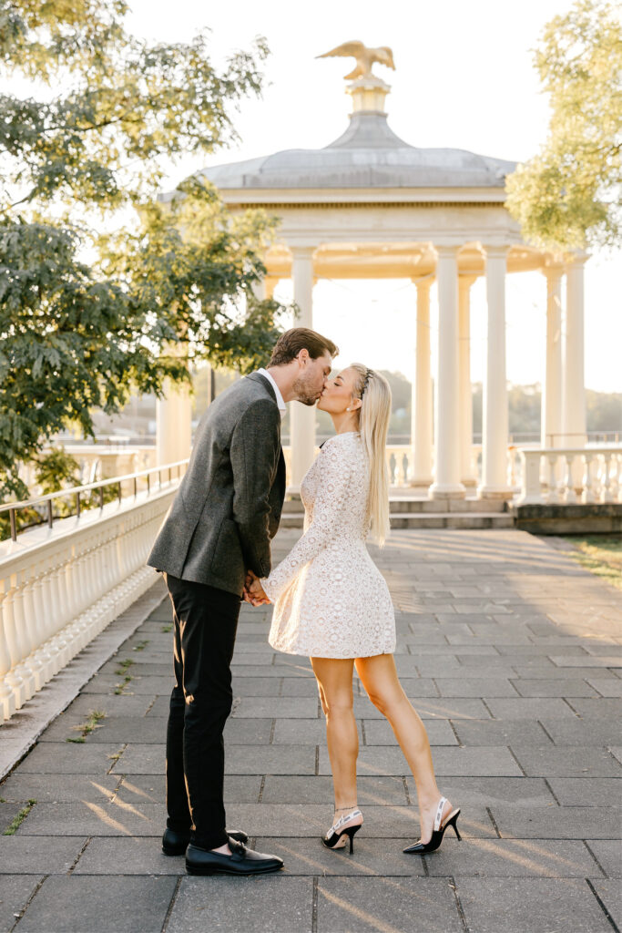 engagement photos at Philadelphia Art Museum by Emily Wren Photography