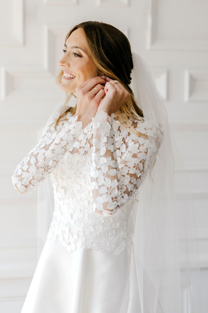 Pennsylvania bride getting ready for her late summer wedding day