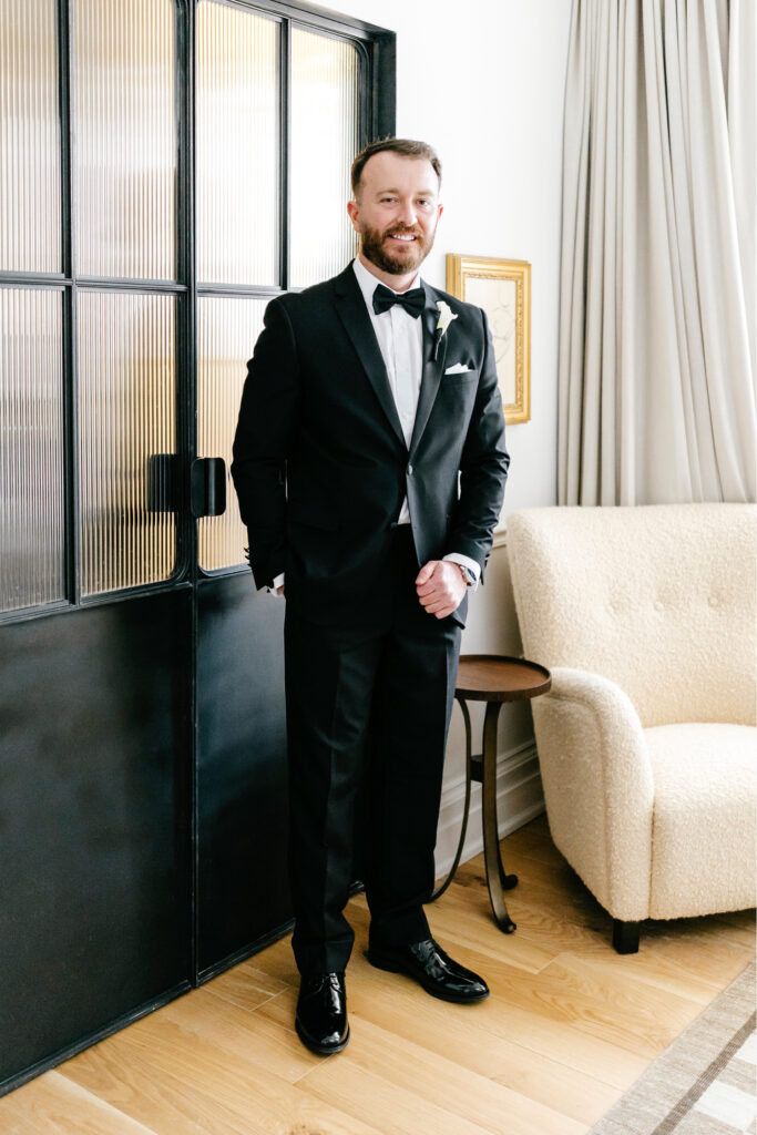 groom getting ready for his Philadelphia winter wedding day by Emily Wren Photography