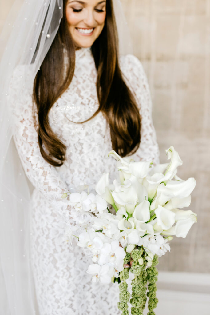 unique bridal bouquet for winter wedding day