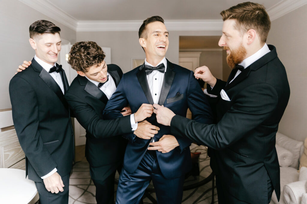 groom getting ready for his Philadelphia wedding with his groomsmen