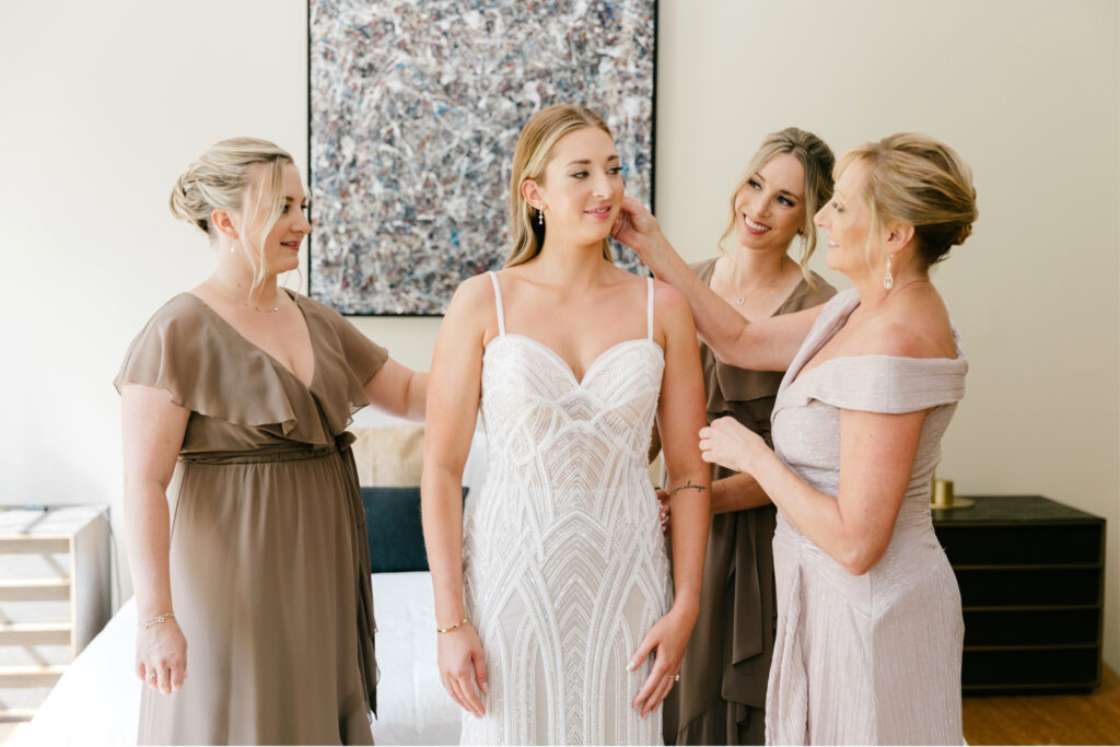 New Hope bride getting ready for her early fall wedding day with her mother and sisters