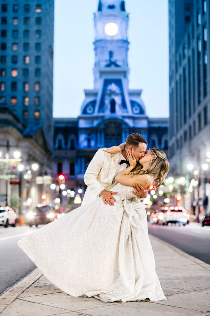 bride & groom kissing in front of City Hall in Philadelphia