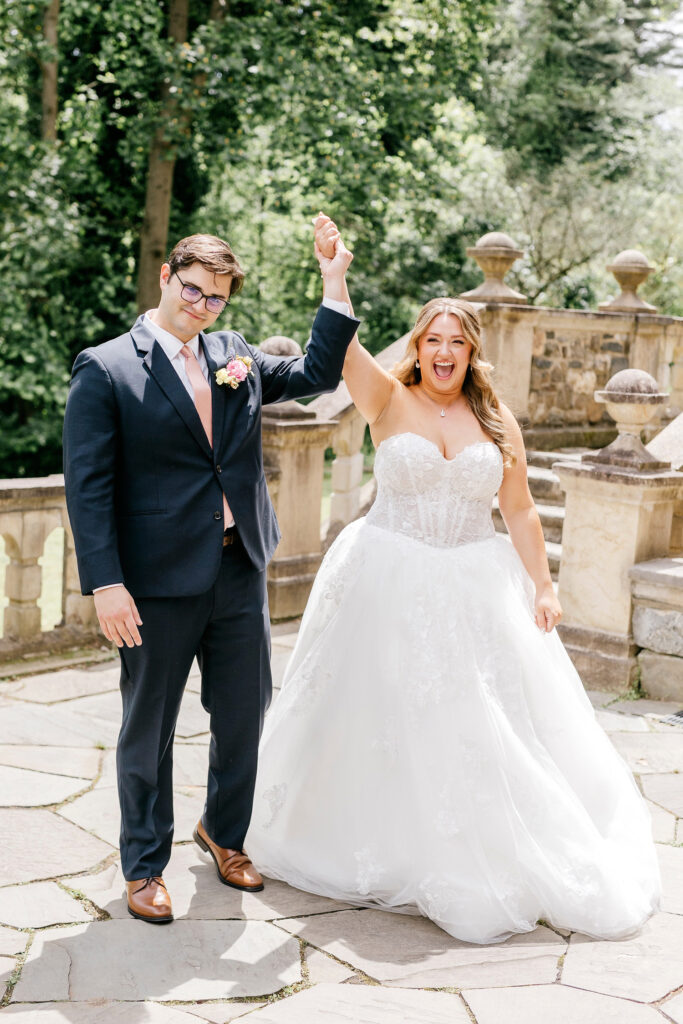 bride & groom at Parque Ridley Creek on a spring wedding day