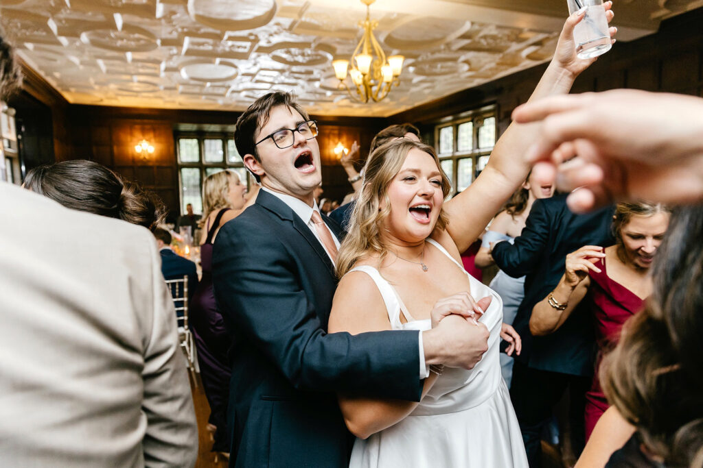 bride & groom having fun at their spring Parque Ridley Creek wedding reception