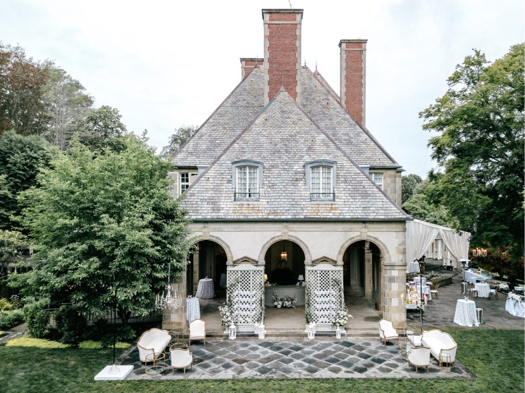 Glen Manor House cocktail hour setting by Emily Wren Photography