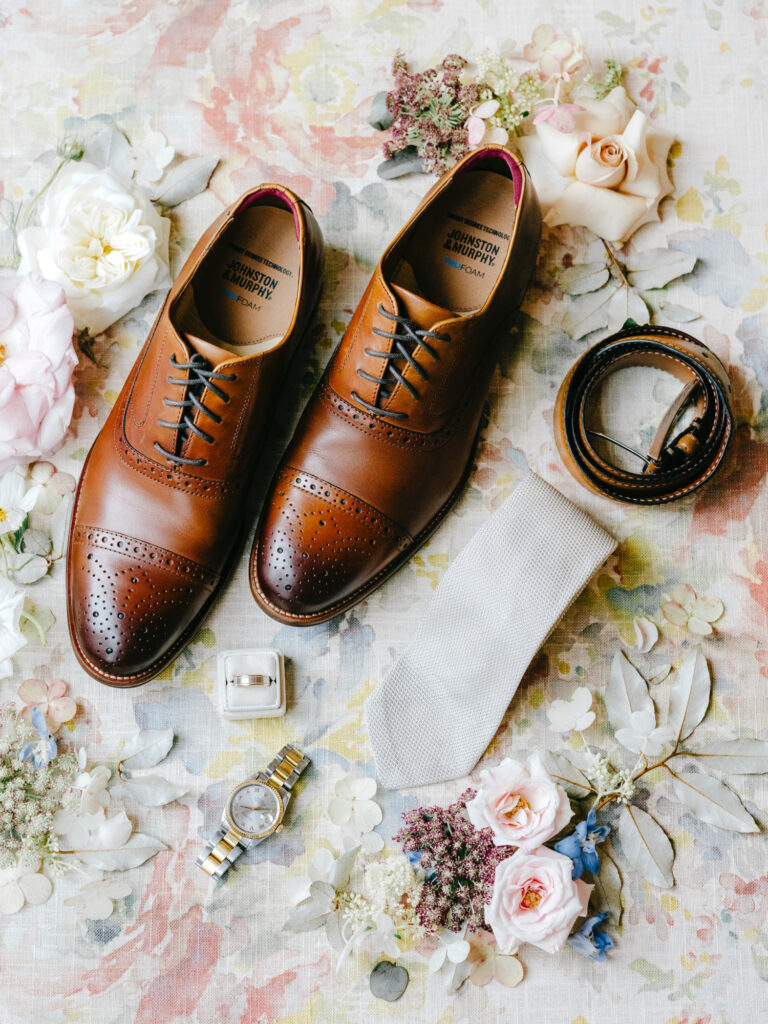 summer groom's getting ready details by luxury wedding photography Emily Wren Photography