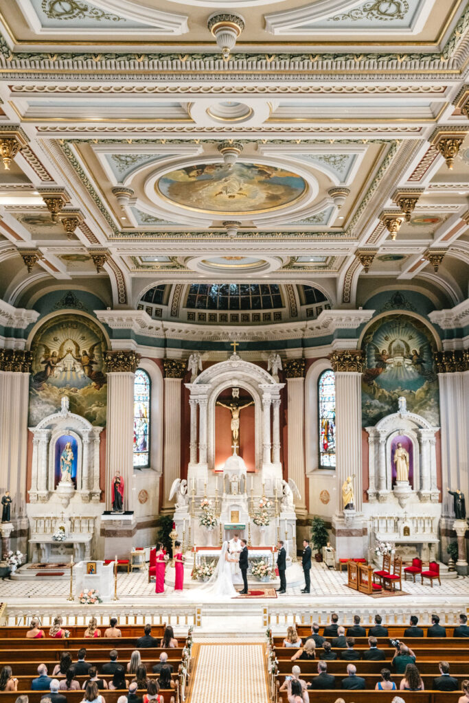 summer wedding ceremony at St Peters Church in Philadelphia, Pennsylvania by Emily Wren Photography