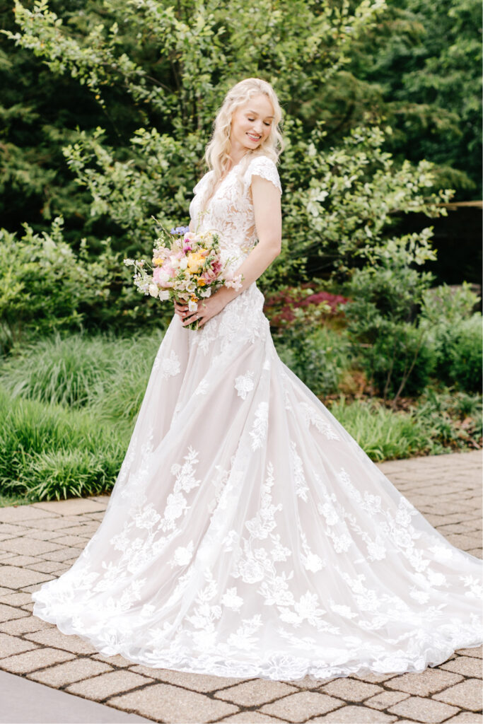 summer bridal portrait at The Lake House Inn in Pennsylvania