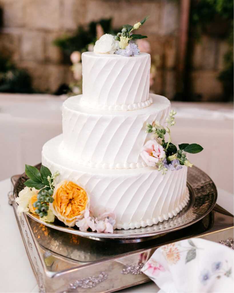 simplistic 3 tier wedding cake for summer wedding in Philadelphia
