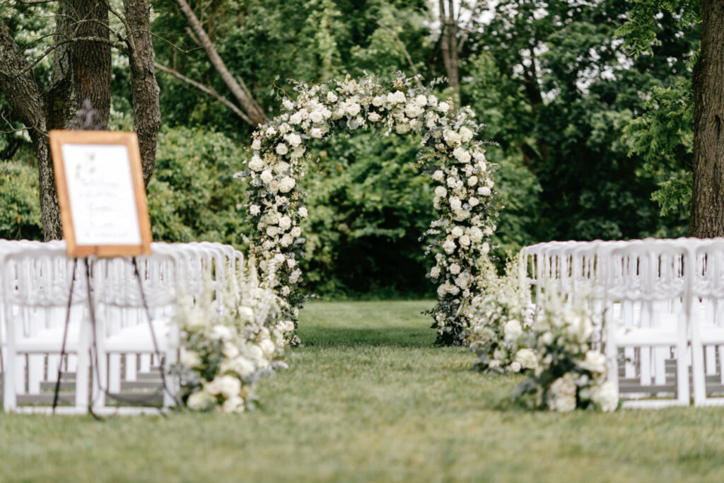 outdoor spring wedding ceremony details at The Inn at Barley Sheaf by Philadelphia wedding photographer Emily Wren Photography