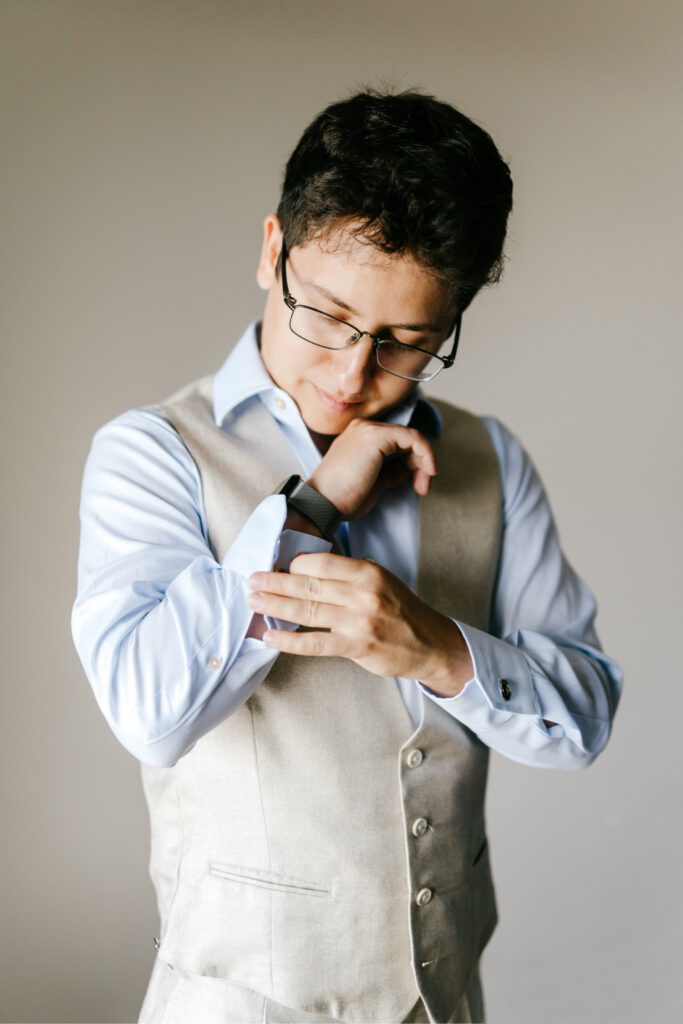 New Hampshire groom getting ready for his summer wedding day