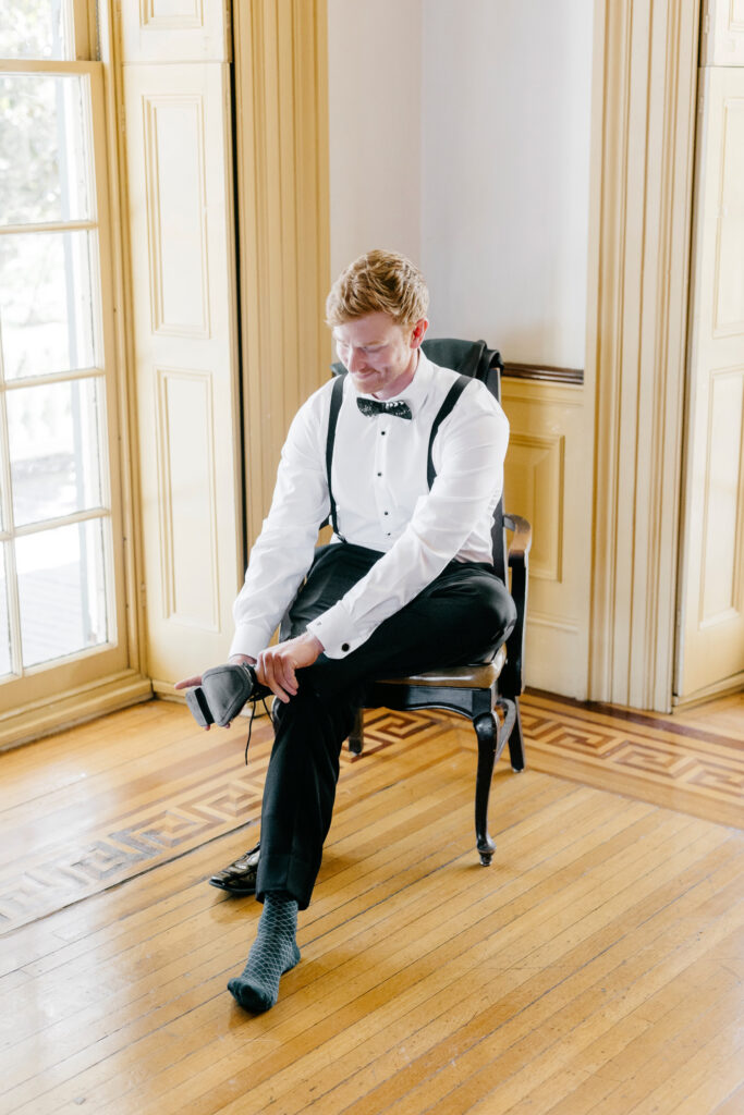 Philadelphia groom getting ready for his Glen Foerd spring wedding day