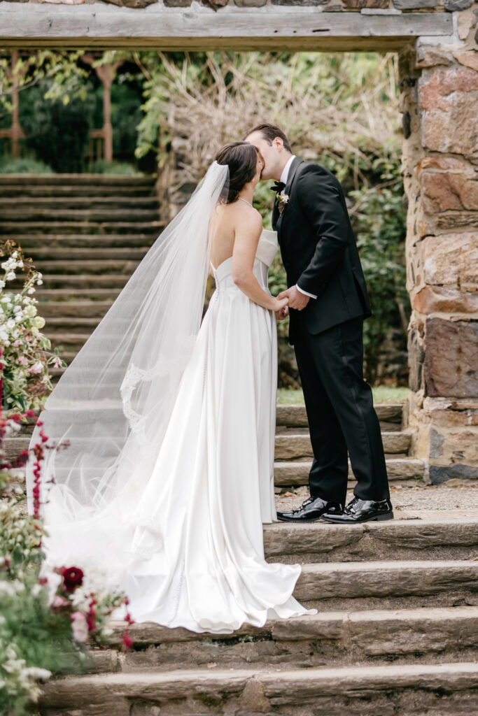 bride and groom's first kiss at their outdoor romantic wedding ceremony at Parque Ridley Creek